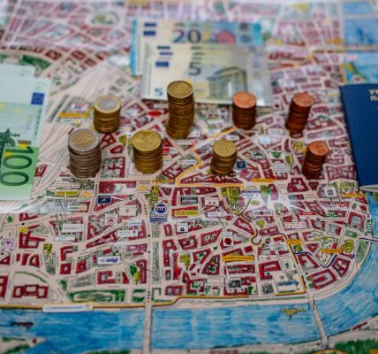 Photo geopolitical situation influence on real estate